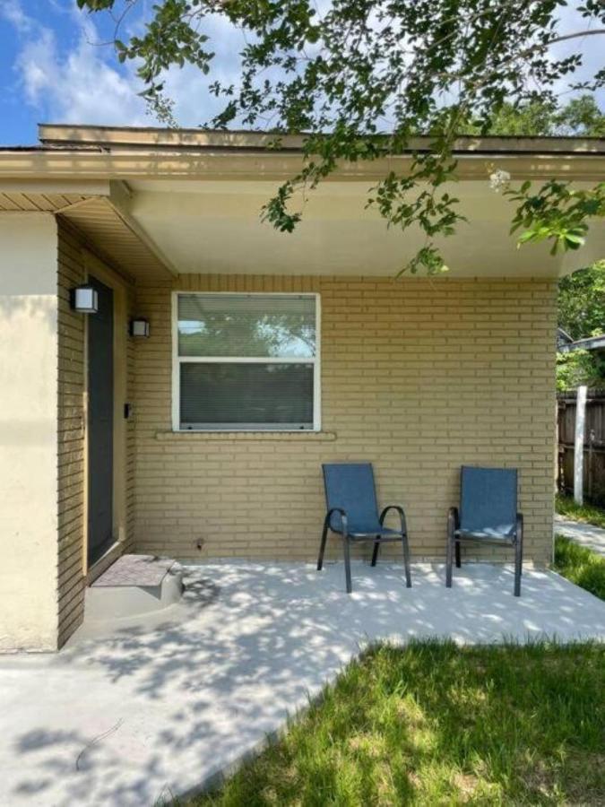 Cheerful Minutes From The Airport And Raymond James Stadium! *