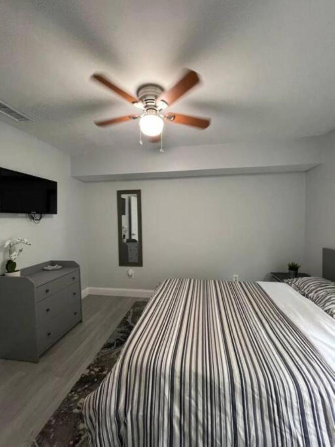 Cheerful Minutes From The Airport And Raymond James Stadium! Holiday home