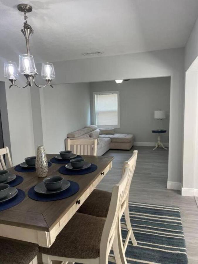 Cheerful Minutes From The Airport And Raymond James Stadium! Holiday home Tampa